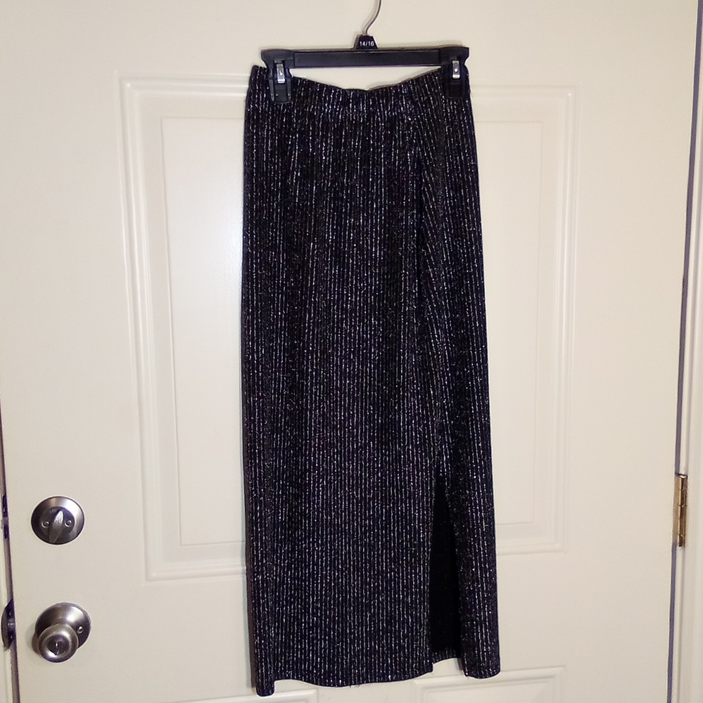 Skirt Women's RoomMates Size S Color Black & Silver Shimmer